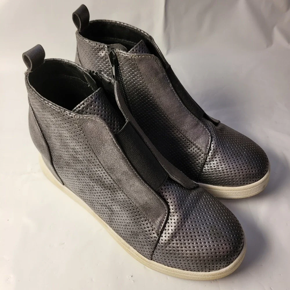 MIA Kids Gracey Wedge Sneakers Girls 4M‎ Pewter Metallic Perforated QIK036
